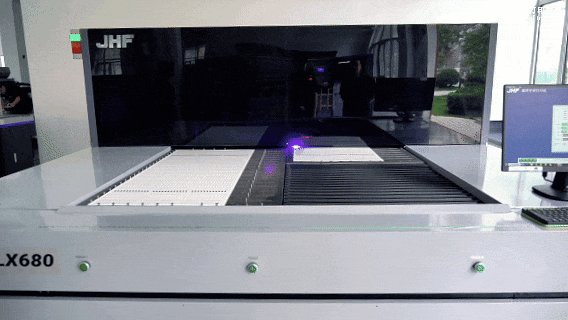 Révolutionner la tradition, faire une grande différence dans les petits détails ! L'imprimante de caractères LX680 rend l'impression des circuits imprimés plus claire.