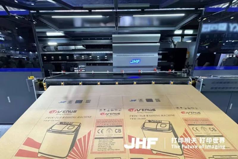 Gagner en rapidité, exceller en précision ! L’imprimante haute vitesse JHF CZ2516 pour l’impression directe sur emballages en carton ondulé ouvre une nouvelle dynamique.