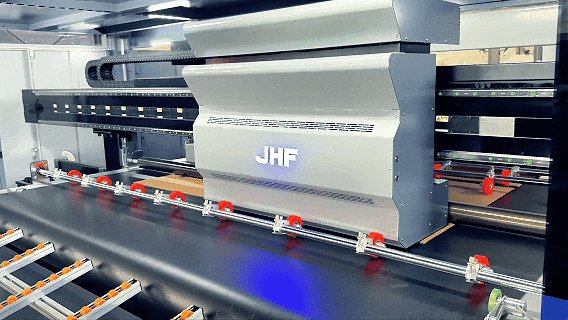 Gagner en rapidité, exceller en précision ! L’imprimante haute vitesse JHF CZ2516 pour l’impression directe sur emballages en carton ondulé ouvre une nouvelle dynamique.