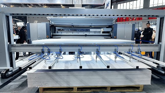 L’imprimante M3300-s à chargement et déchargement entièrement automatiques aide les entreprises à accélérer leur transformation numérique et à atteindre un développement de haute qualité.