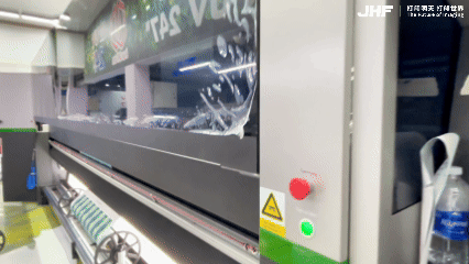 Qualitätsverbesserungen und Effizienzsteigerungen! R9000Pro hilft vietnamesischen Kunden beim Druck hochwertiger Produkte