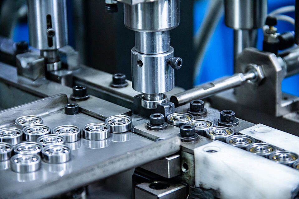 Shandong Chenren International Trade Co., Ltd. offers various bearings with over 10,000 models in stock.