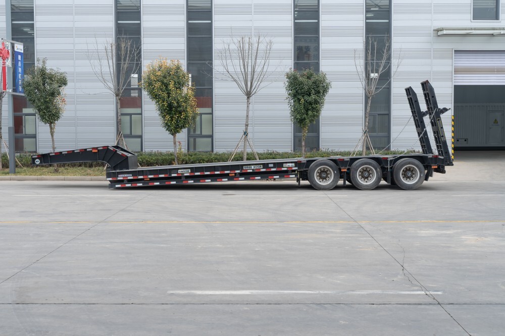 Remorque surbaissée lourde à vendre/remorque semi-remorque surbaissée à 4 essieux/remorque surbaissée 100 tonnes fabricant