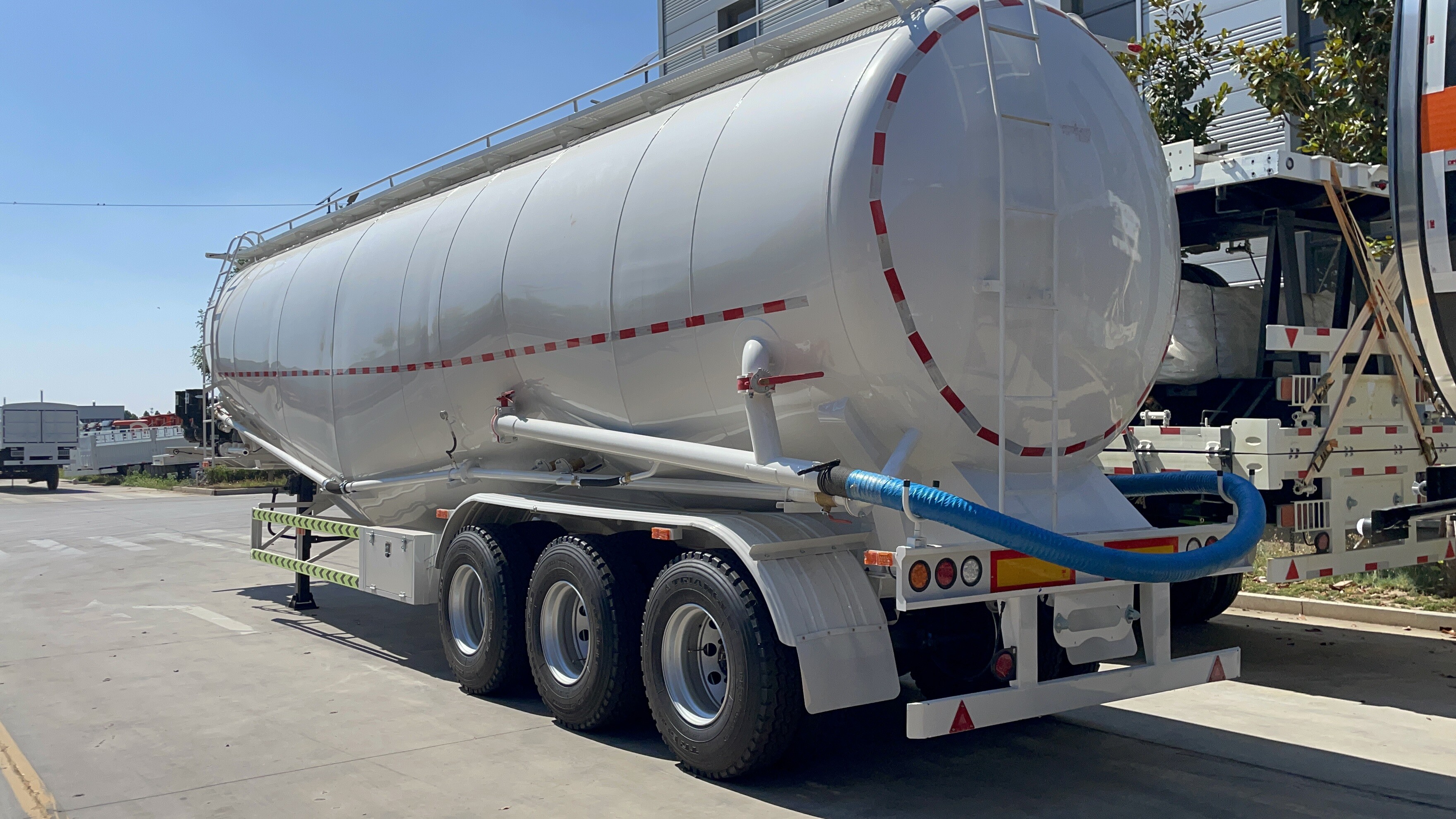 Remorque de ciment en vrac / camion-citerne de ciment en vrac semi-remorque / camion-citerne de ciment à vendre