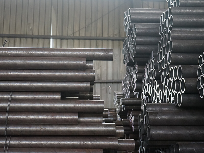 أنبوب التغليف API 5CT J55 N80 مقاس 7 بوصات BTC ملولب بدون لحام أنبوب بدون لحام أنبوب نفط وغاز