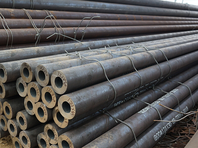 ASTM A200 T9 أنابيب سبائك الصلب ASTM A200 T9 لأنابيب الغلايات عالية الضغط أنابيب تكسير البترول