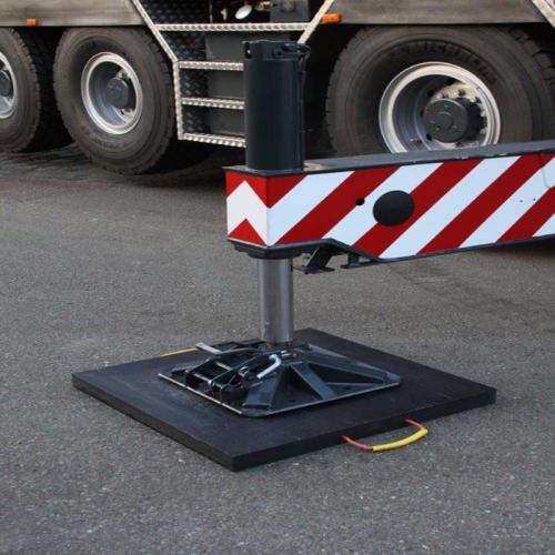 How to choose the leg pads for large-tonnage cranes? The ceiling in the polyethylene pad