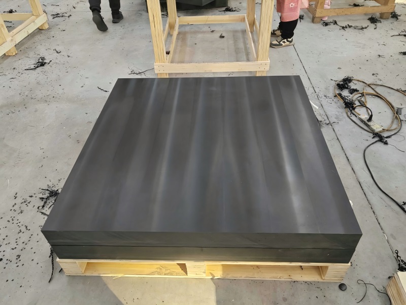When the boron content is 8%, the 30 cm thick boron-containing polyethylene plate achieves a neutron shielding rate of over 98%