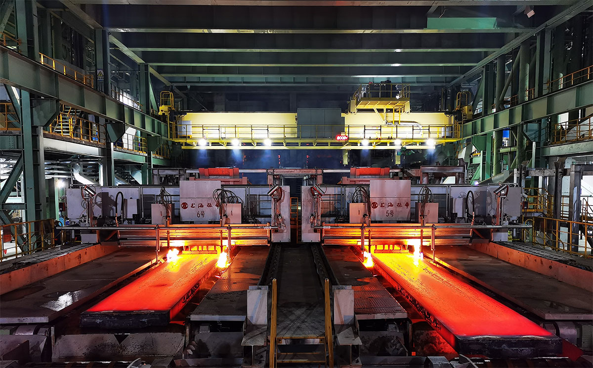 What is the material of carbon steel plate and what are its advantages and disadvantages