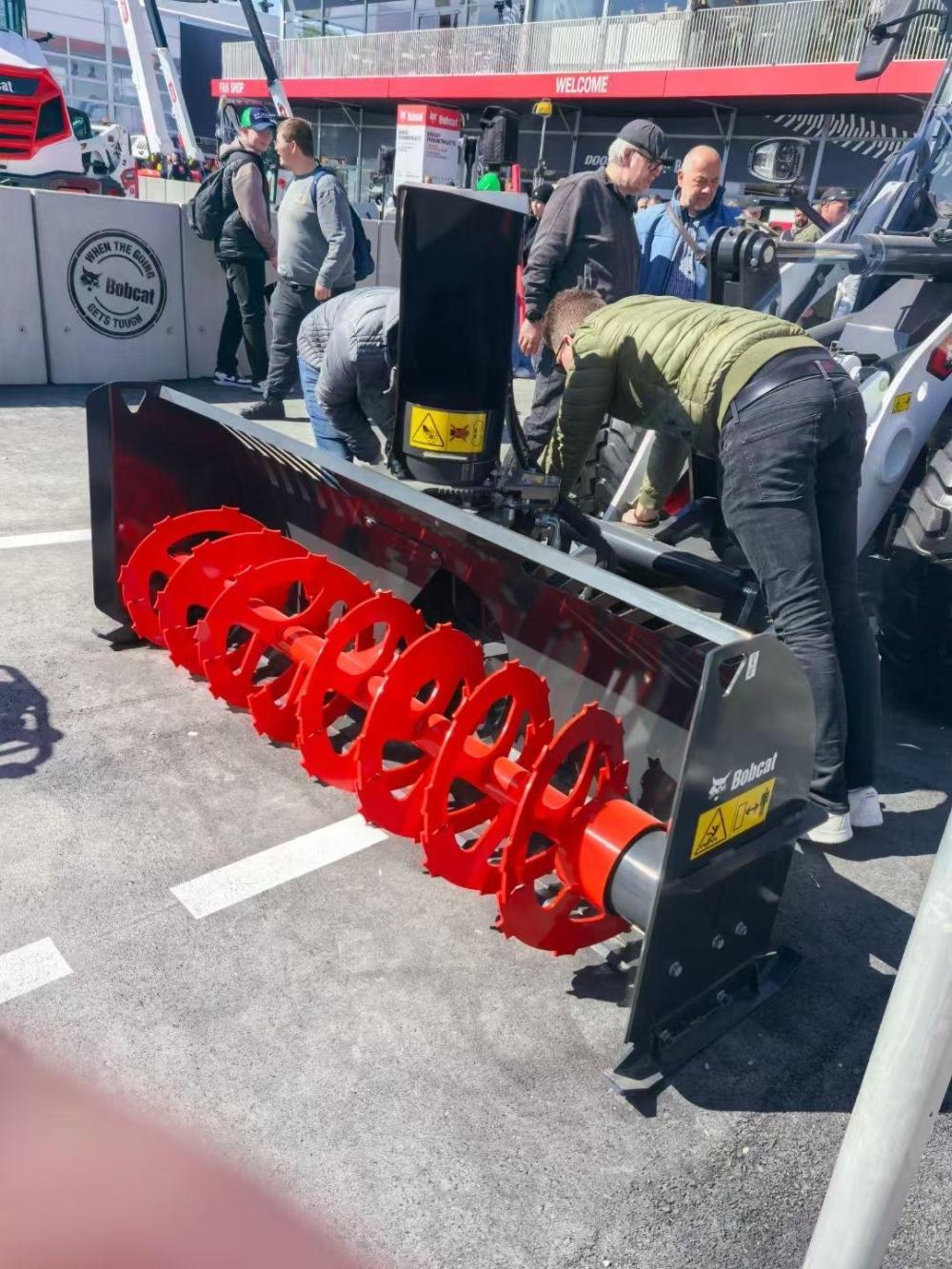 In 2025, Shandong Woer Machinery Technology Co., Ltd. sent two professional technicians to Germany to attend the BMW exhibition.