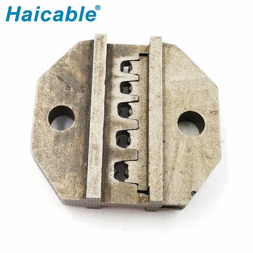 Airlines of Turned contact plugs 157 Dies