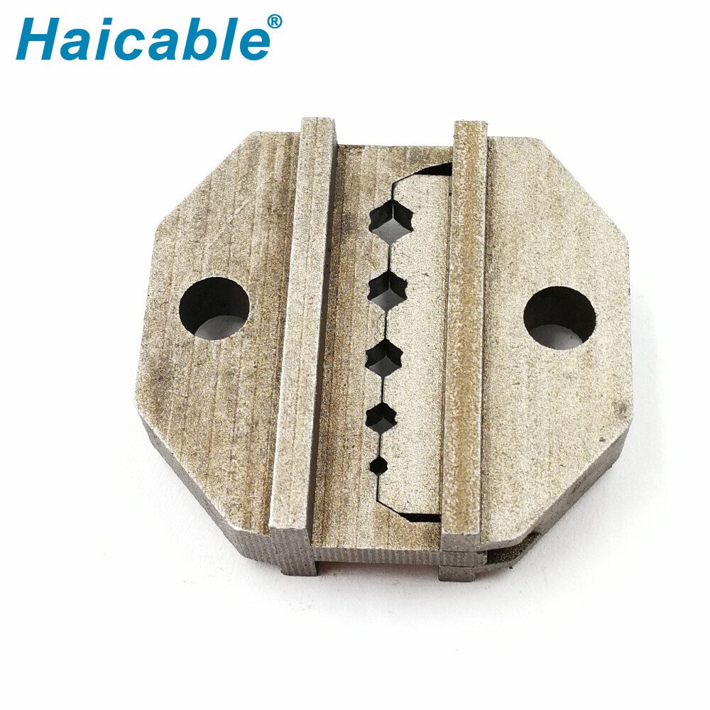 Airlines of Turned contact plugs 156 Dies