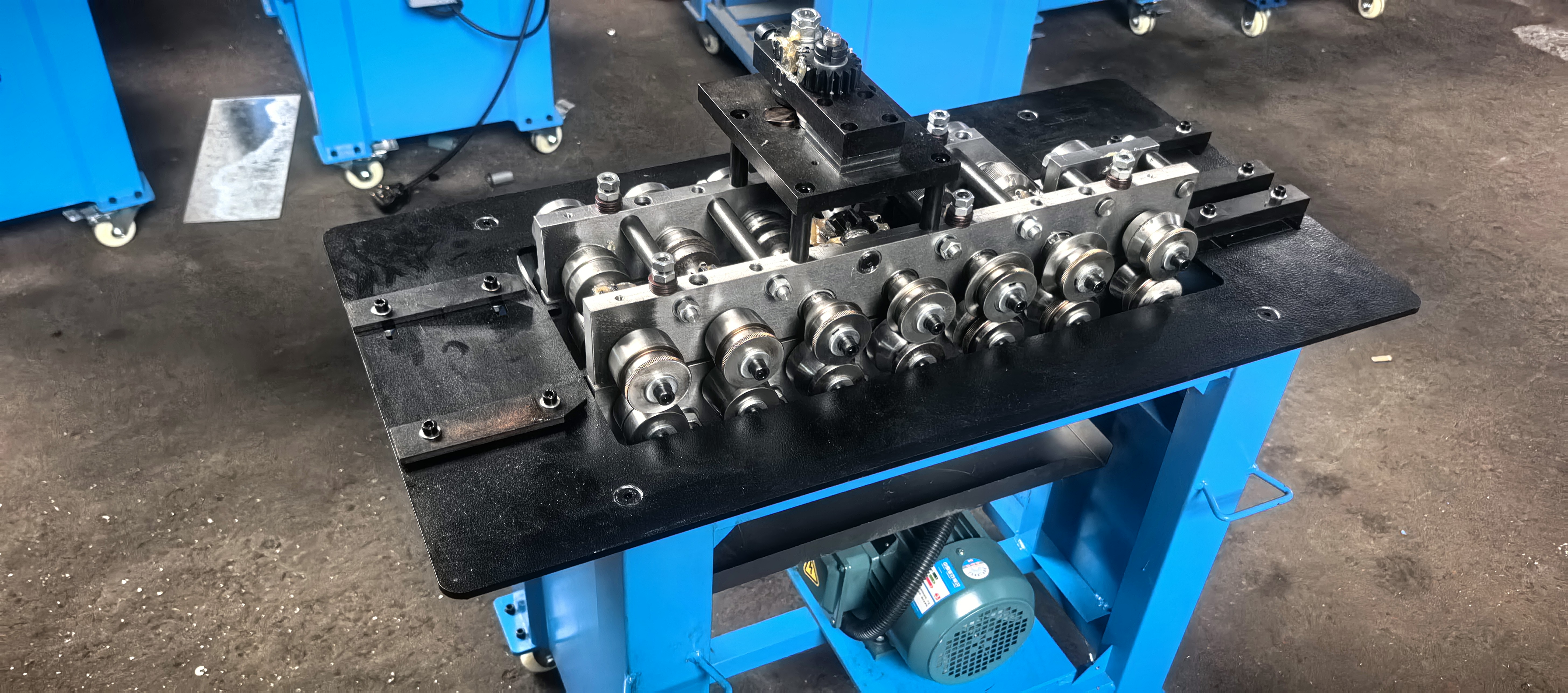 LC-12DR Pittsburgh Lock Machine