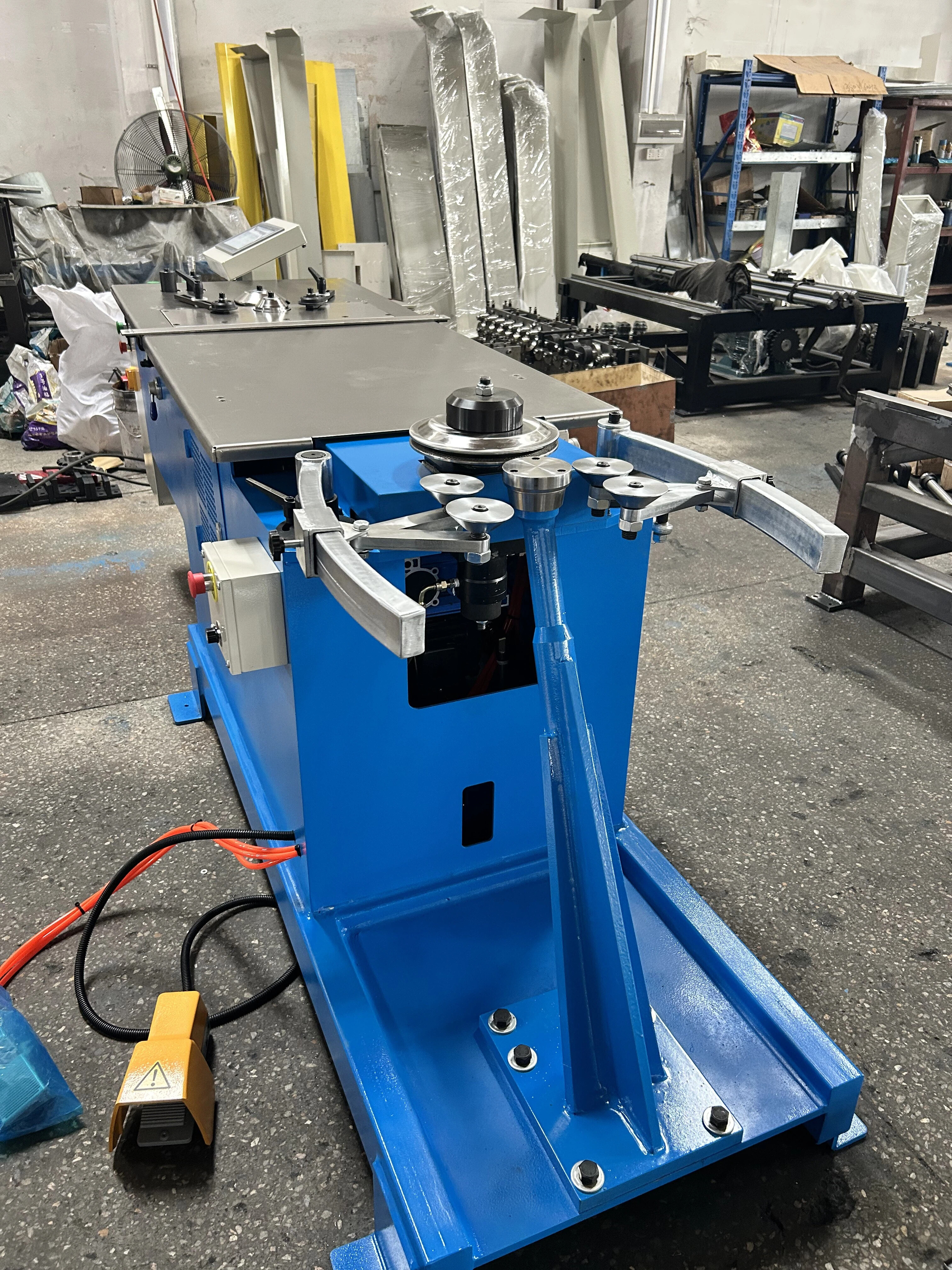 Elbow lock forming machine