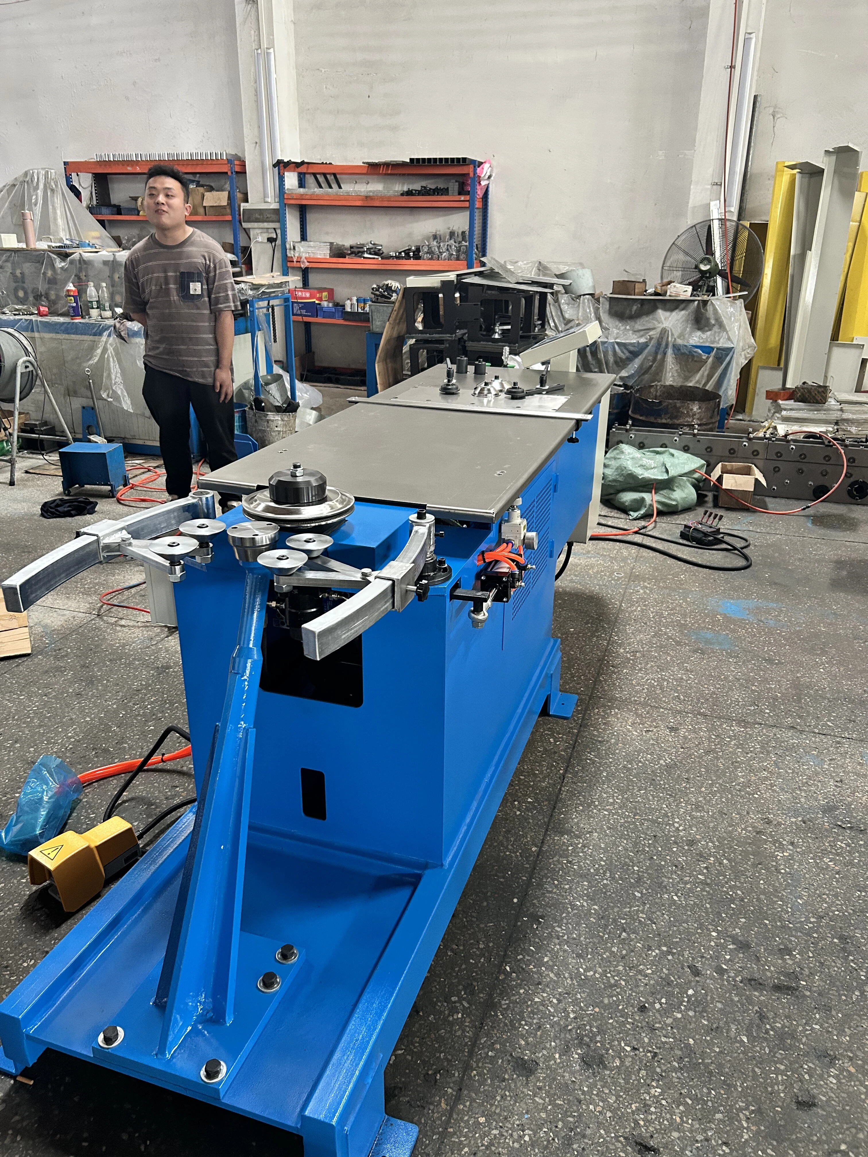 Elbow lock forming machine