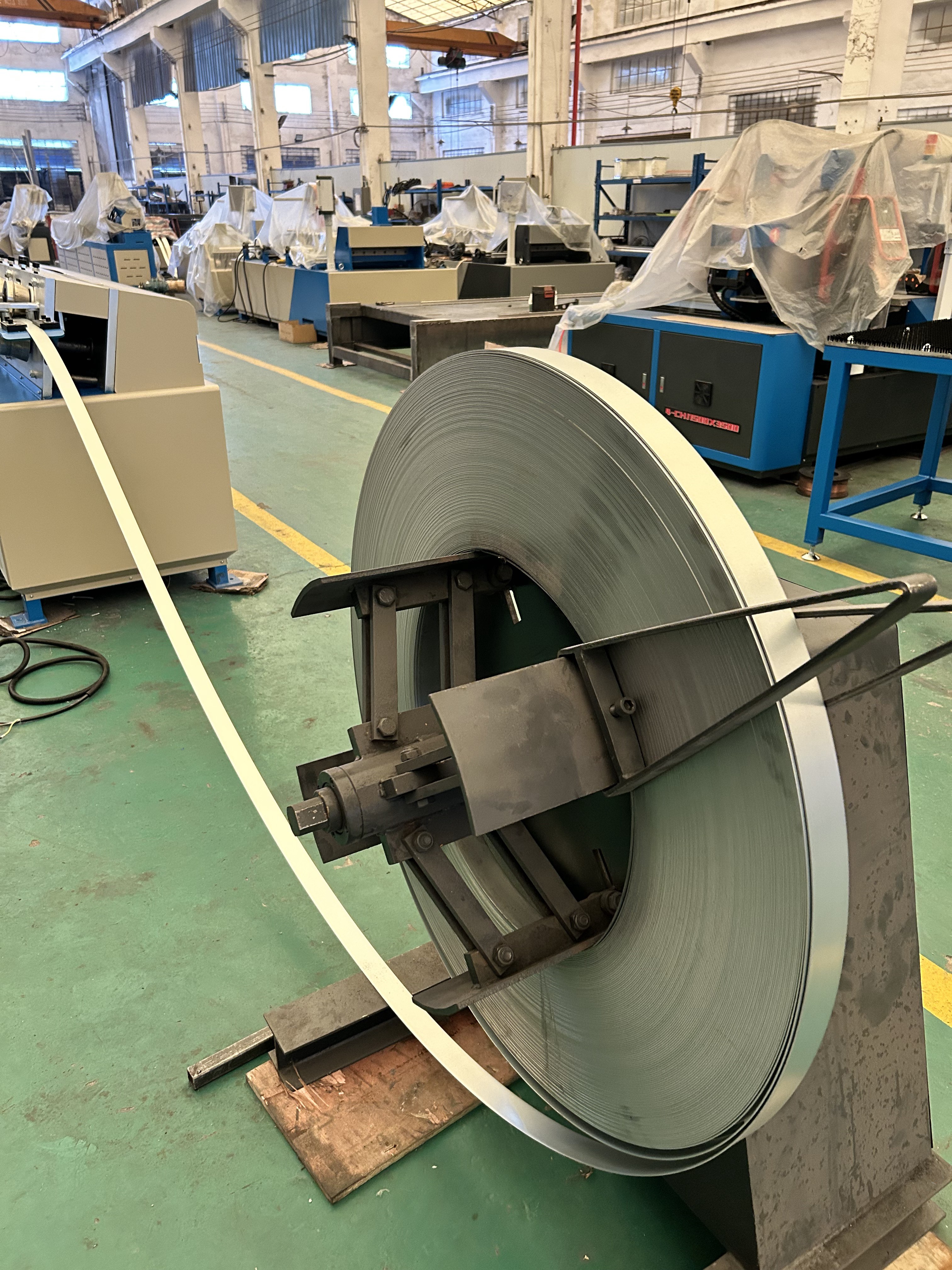 Round flange forming machine