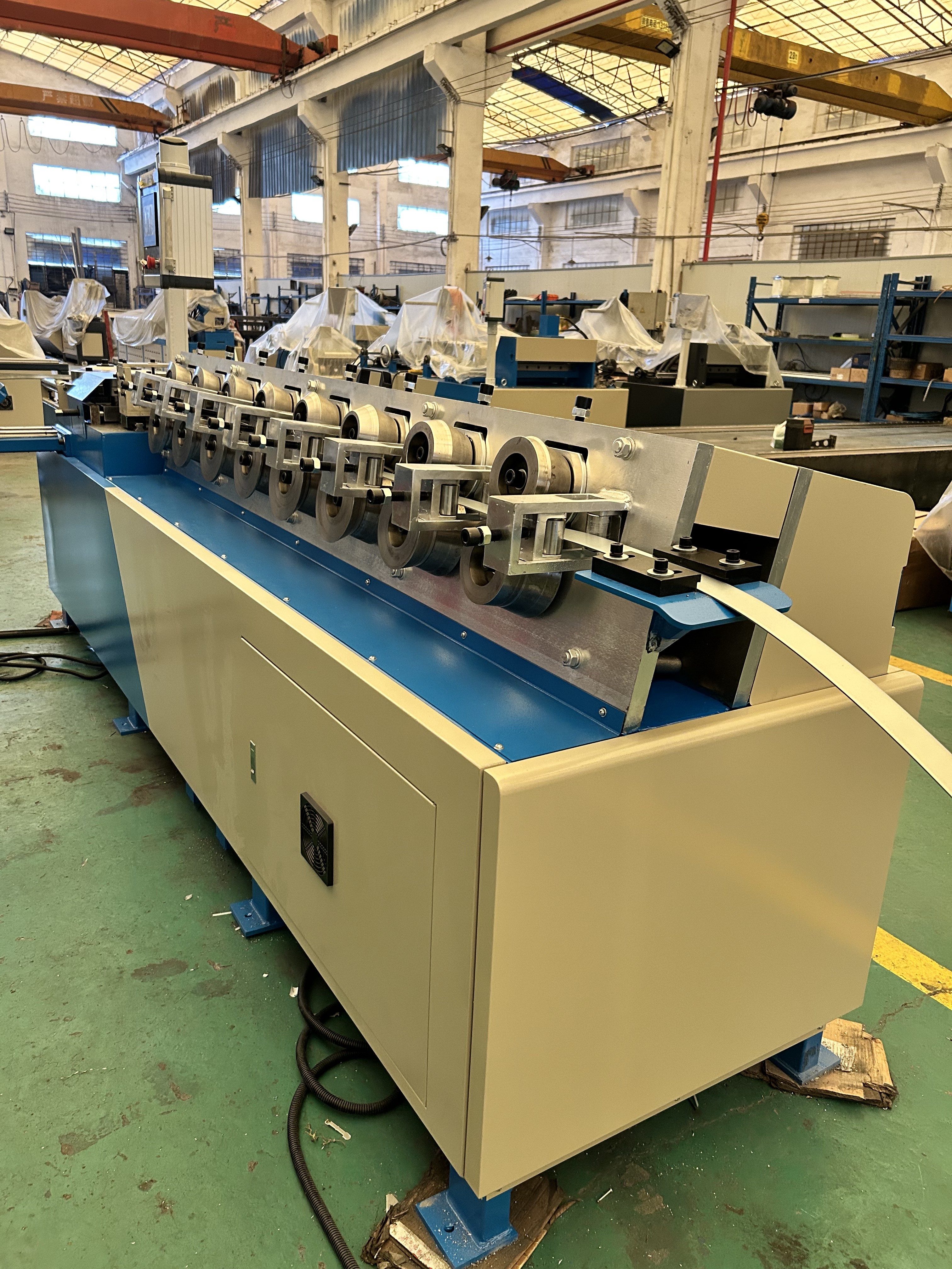 Round flange forming machine