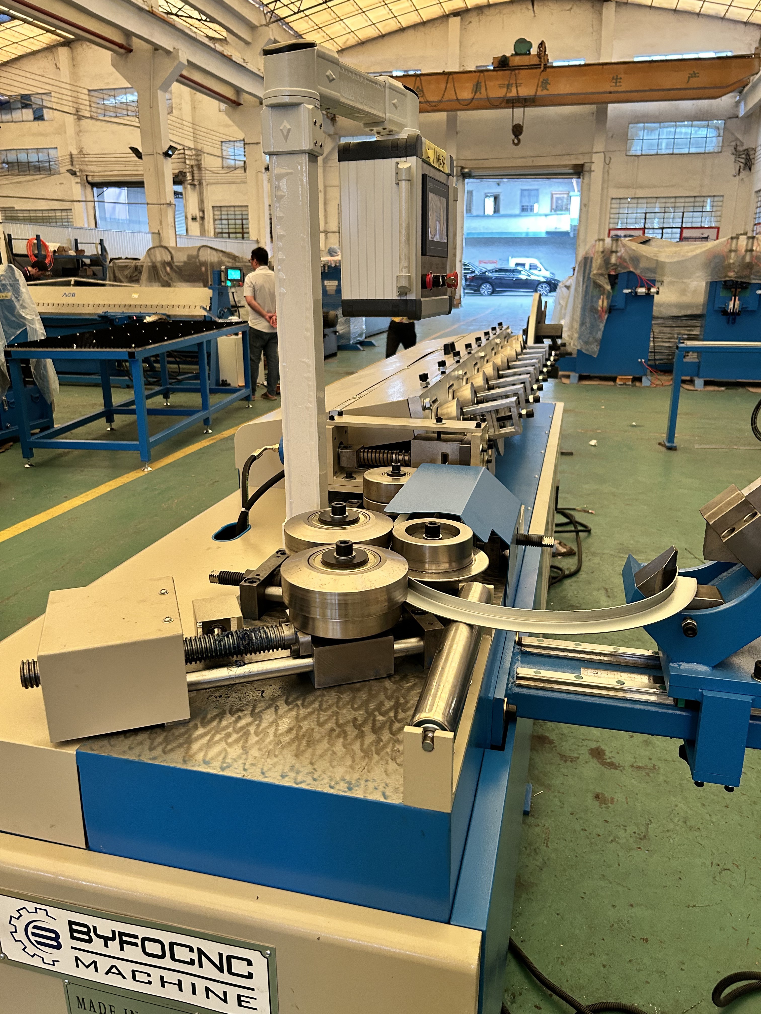 Round flange forming machine