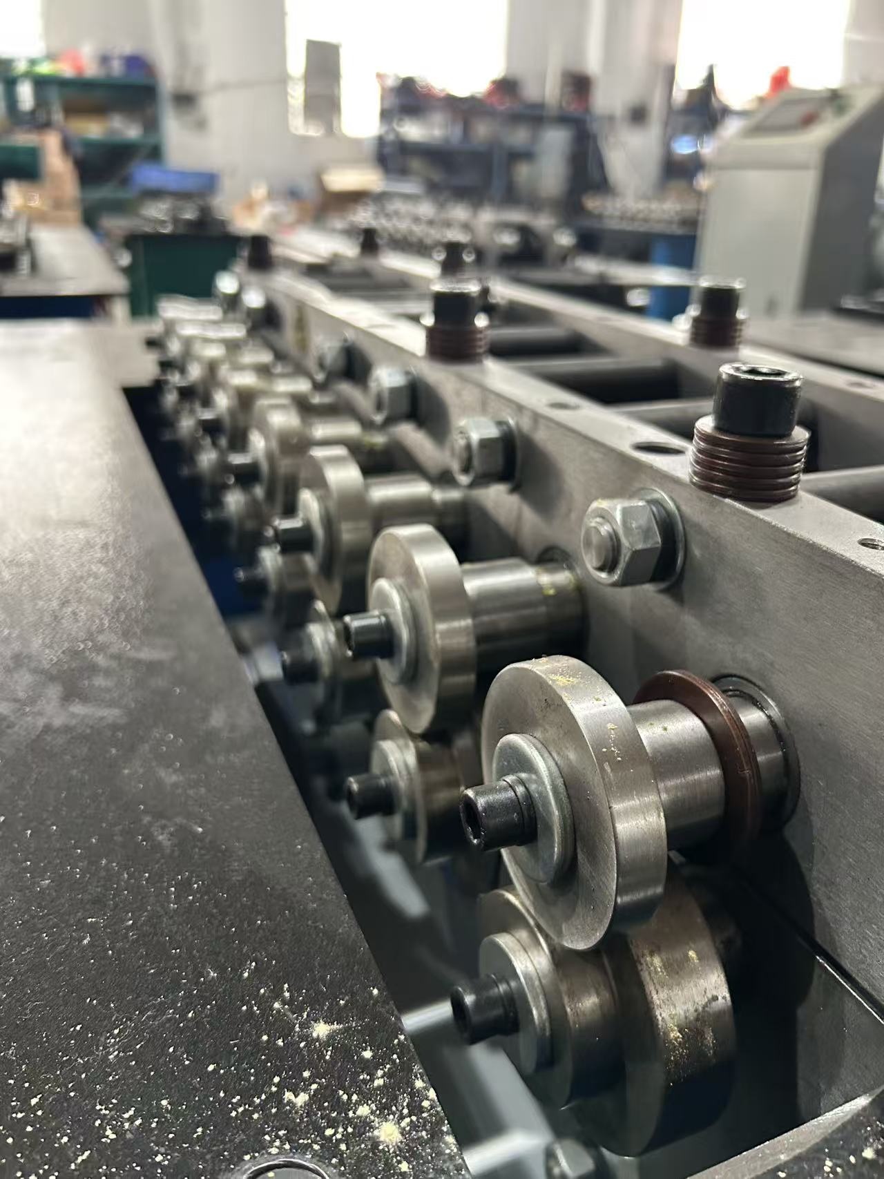 LC-15DR High Speed Pittsburgh Lock Machine
