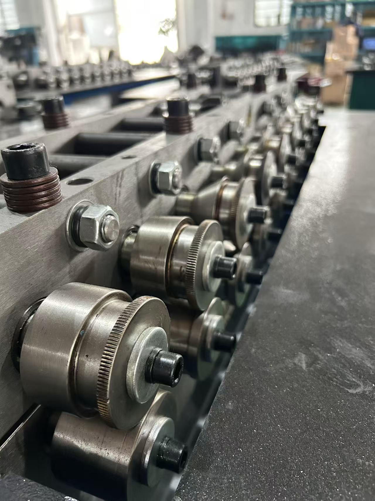 LC-15DR High Speed Pittsburgh Lock Machine