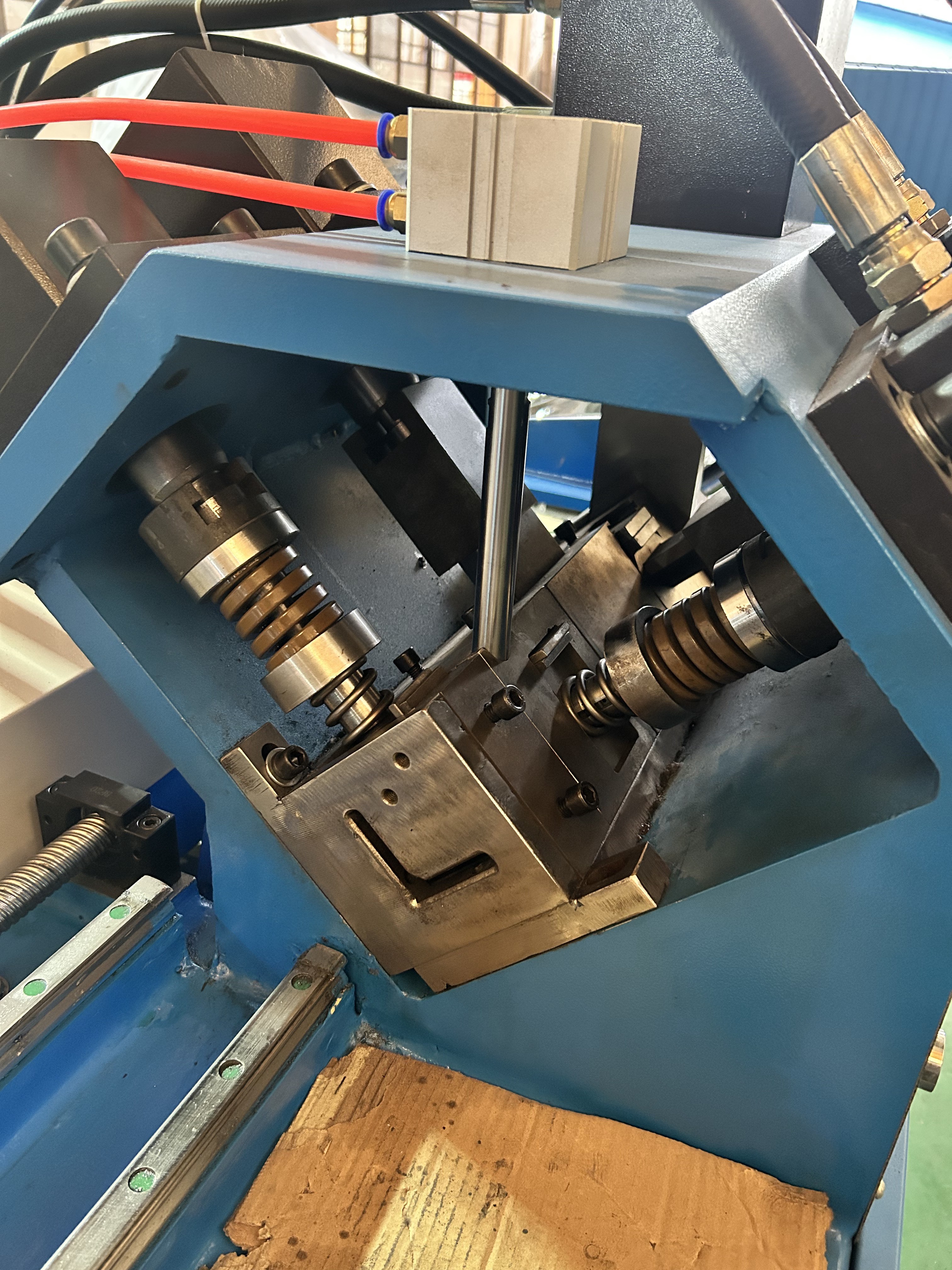 Angle iron flange punching machine