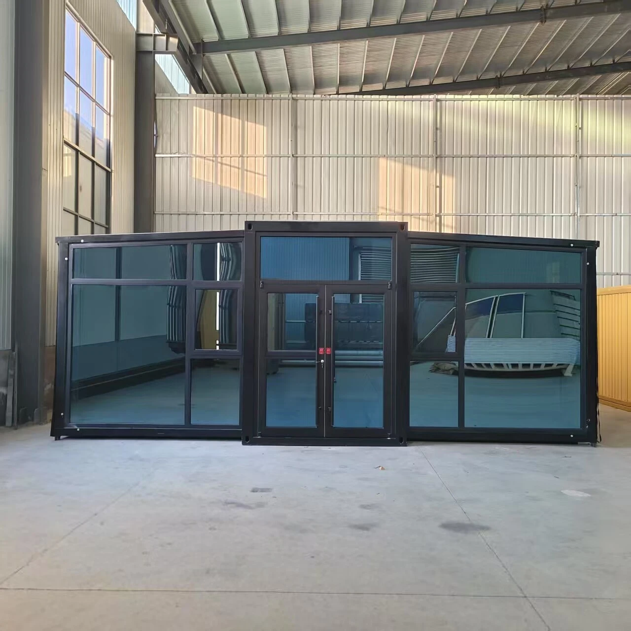 20 ft Dual-Wing Expandable & Foldable Container House