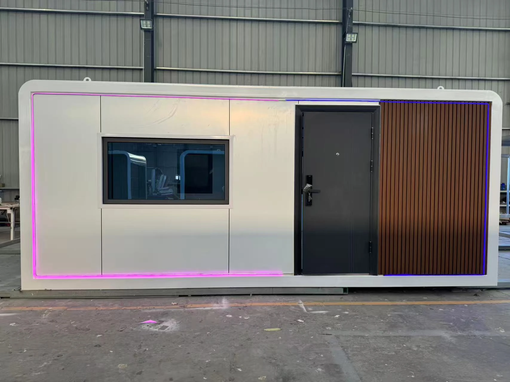 Expandable Apple Cabin