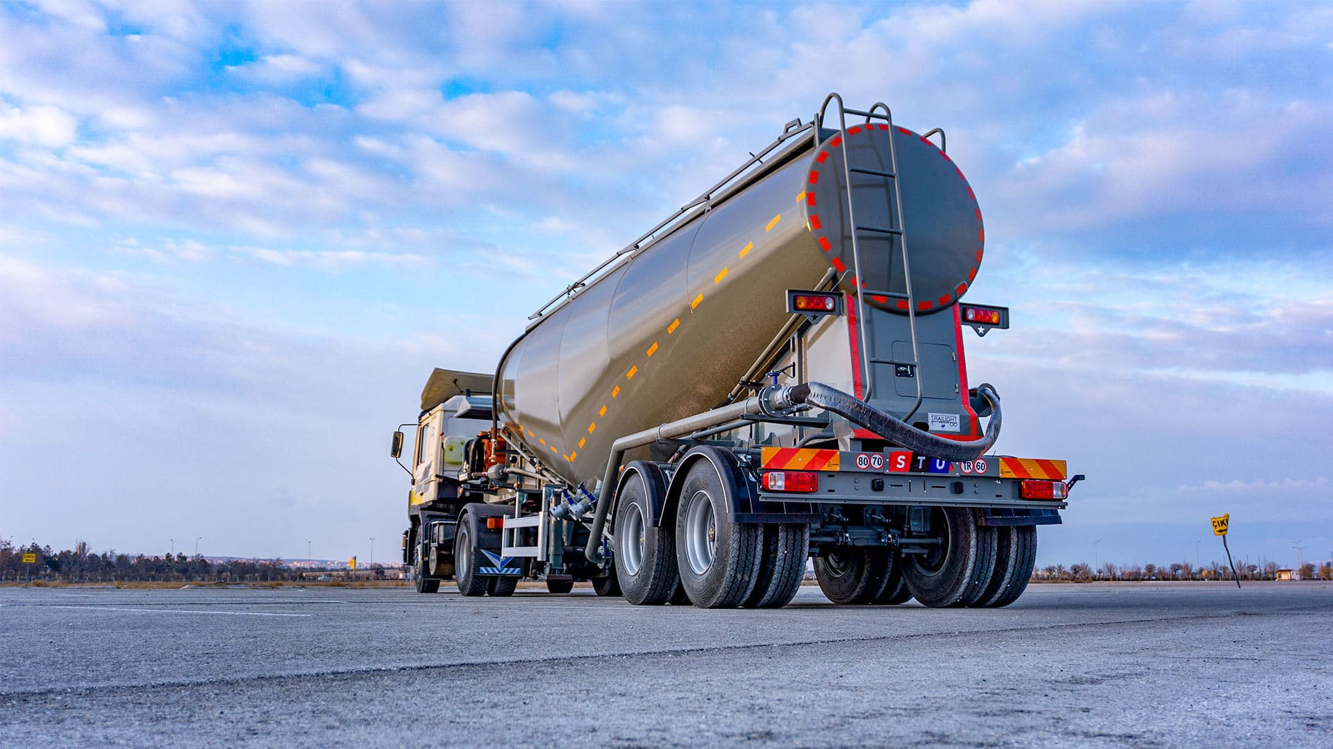 New energy semi-trailers are accelerating their popularity, and many car companies have launched electrification solutions New energy semi-trailers are accelerating their popularity, and many car companies have launched electrification solutions