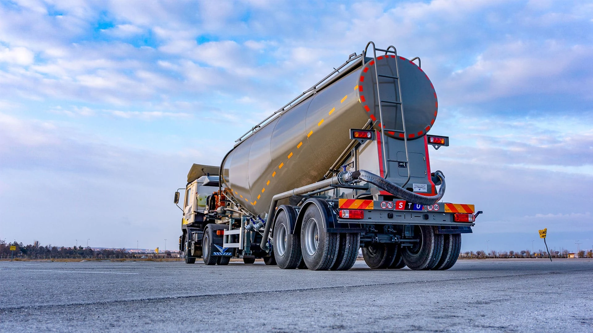 New energy semi-trailers are accelerating their popularity, and many car companies have launched electrification solutions