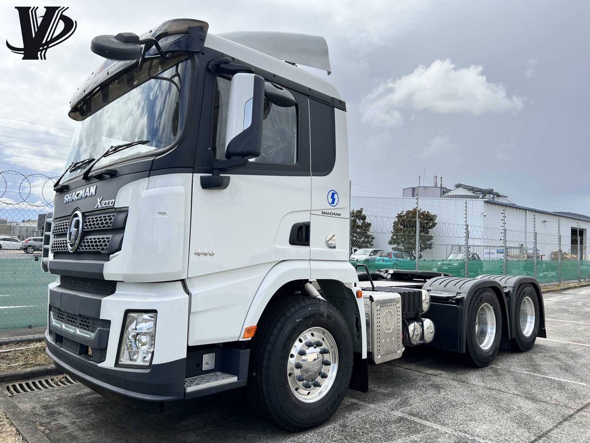 Shacman X3000 tractor truck 6X4