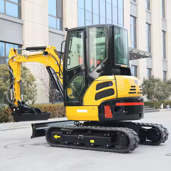 3.5 Ton Small Tracked Excavator With Clamp Attachments