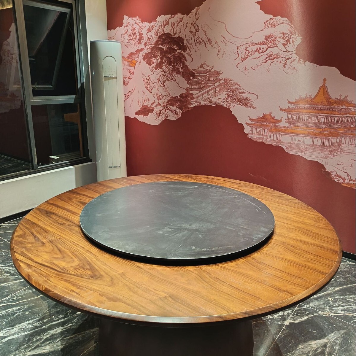 Modern minimalist round dining table for restaurants and banquets, circular and rotatable, suitable for home use, supplied by factories.