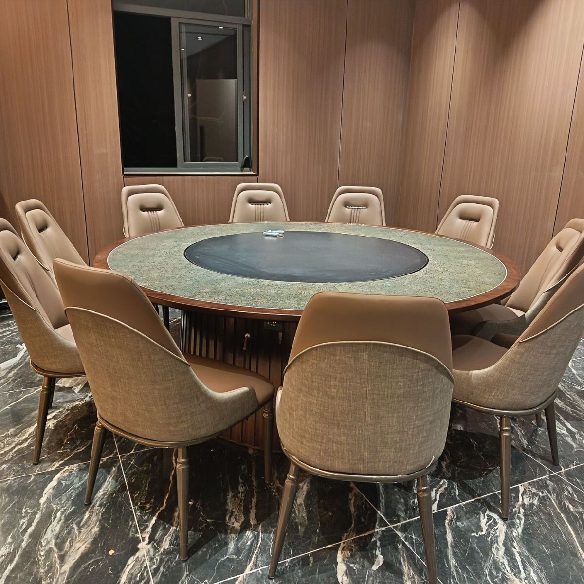 Modern minimalist round wooden dining table with rock slab, suitable for 15 to 20 people, ideal for restaurants and banquet events, sourced directly from the factory.