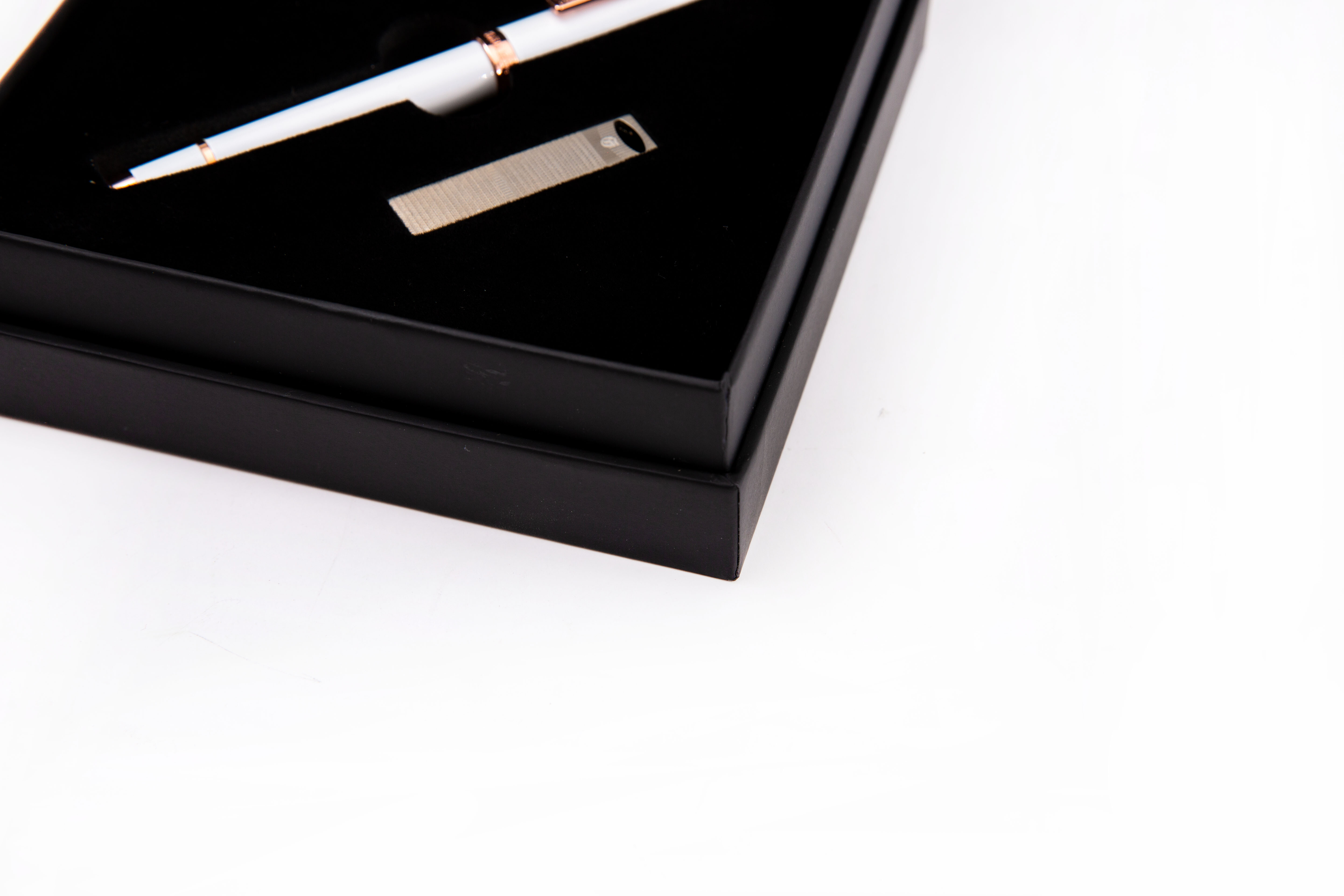 Lift-off Lid packaging