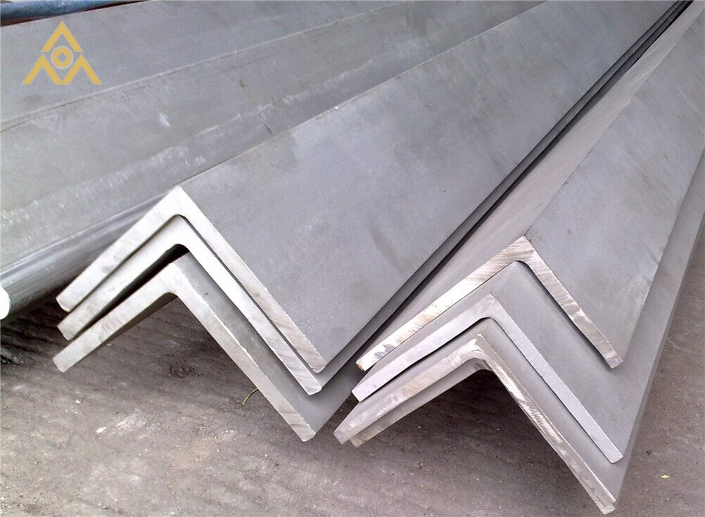 High Quality Wear-ResistantBlack Equilateral Angle Steel for Construction Industry