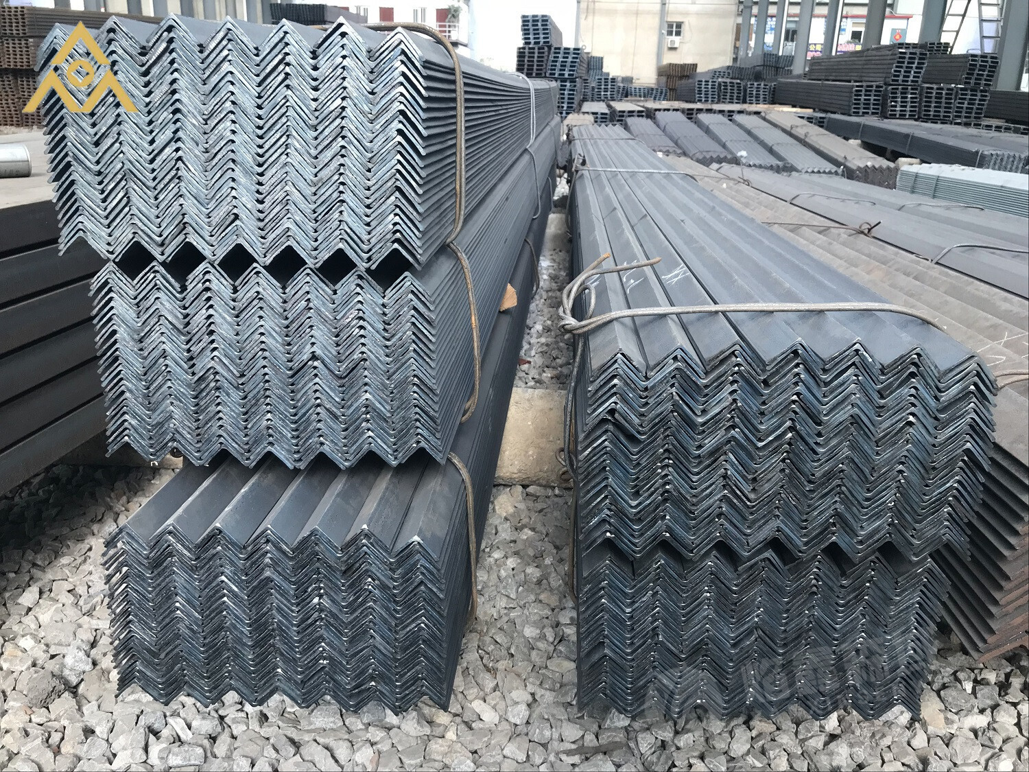 High Quality Wear-ResistantBlack Equilateral Angle Steel for Construction Industry