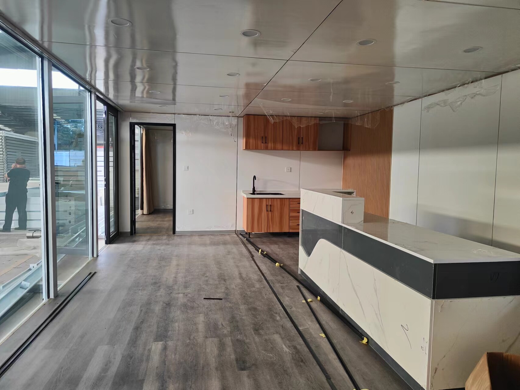 5.8-Meter Apple Cabin