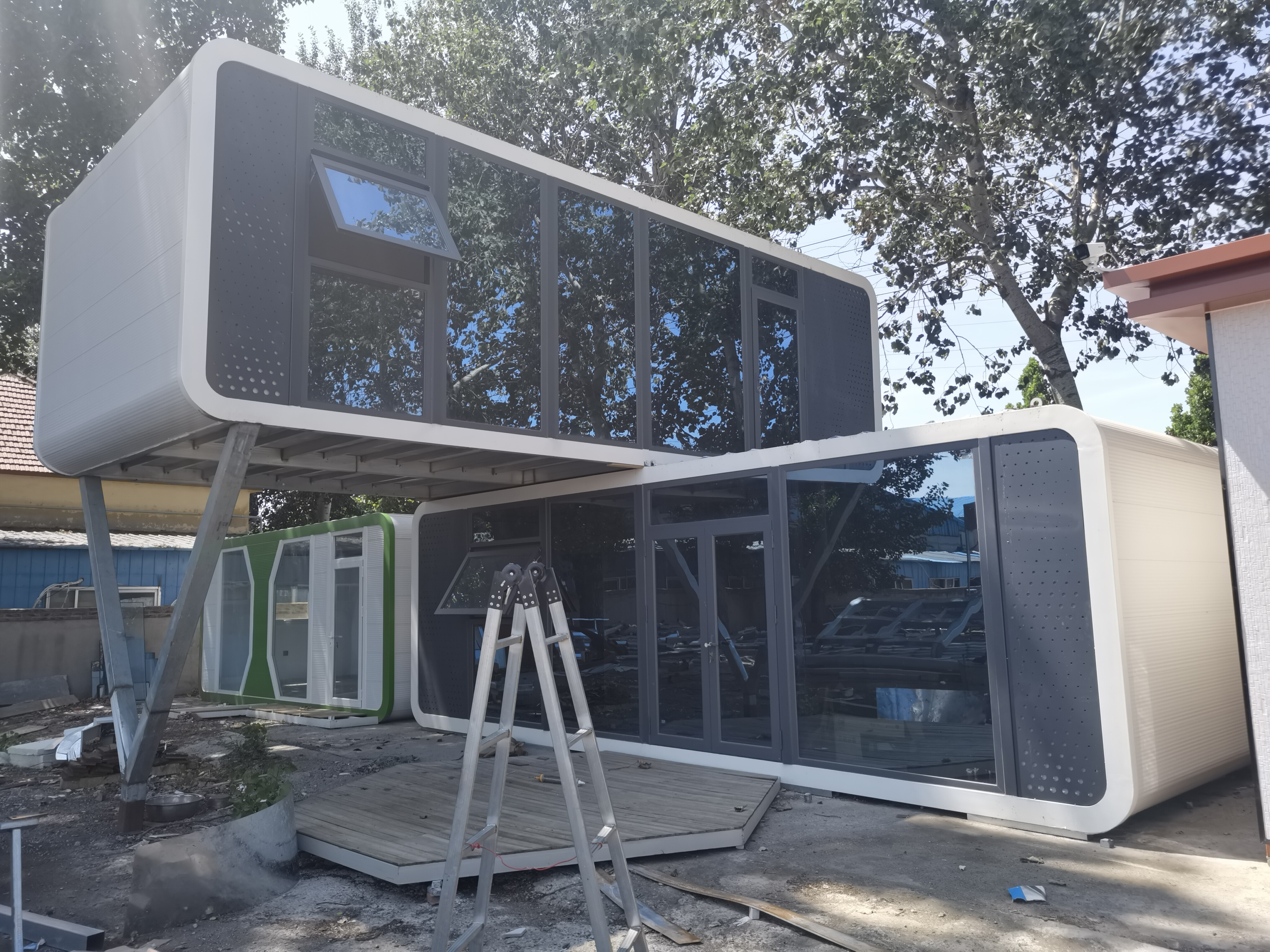 8.5-Meter Apple Capsule House