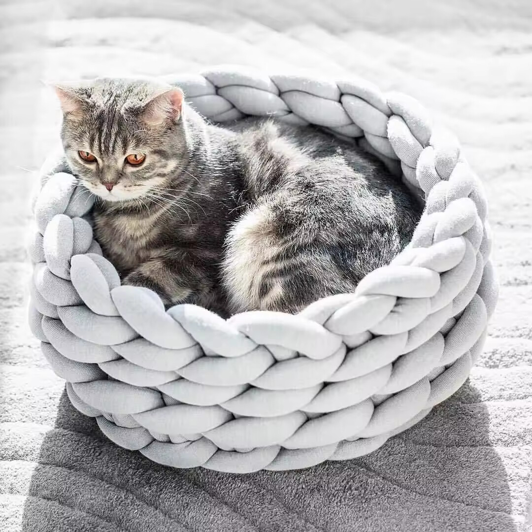 Wholesale Manufacturer Custom Logo Round Pet Product Weaving Small Dog Bed for Cats