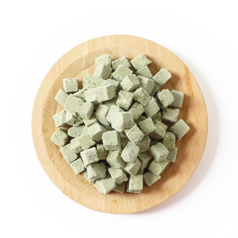 Freeze dried chicken cat grass pancake