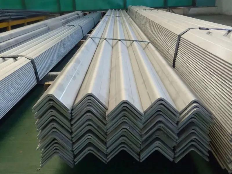 Уголок из нержавеющей стали