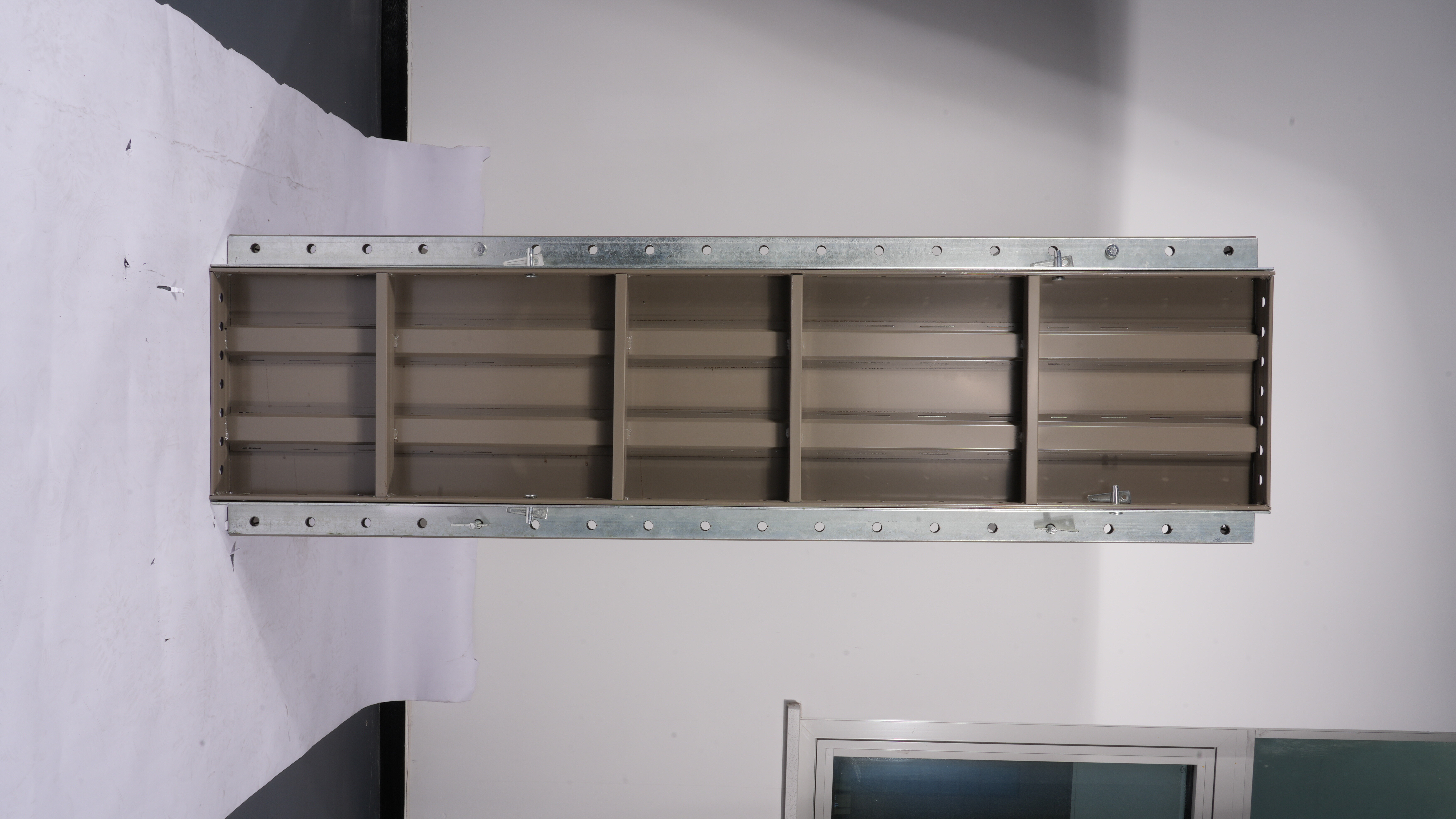 Slant support hoistway construction platform: safe and efficient operation solution in narrow space