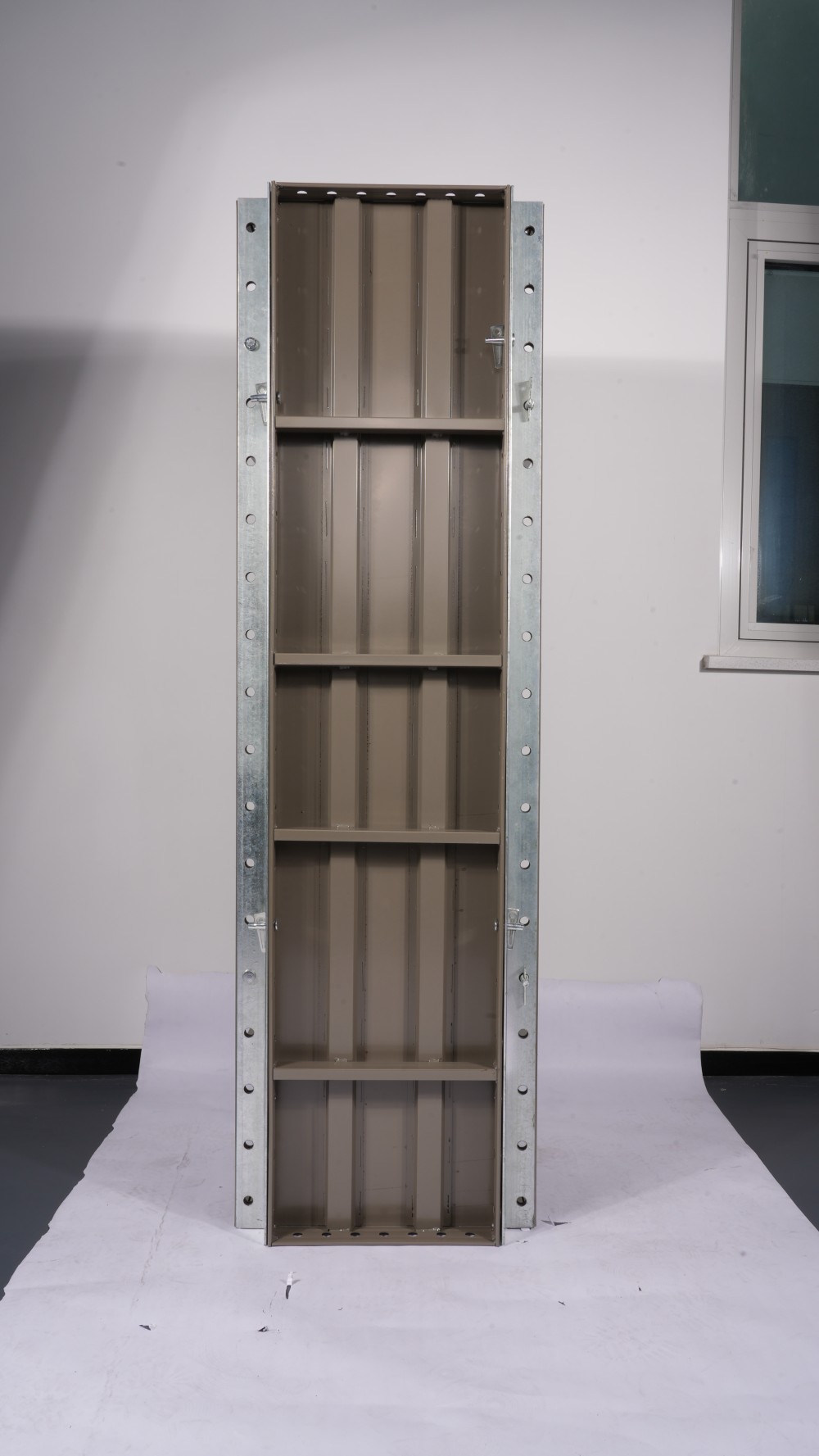 Slant support hoistway construction platform: safe and efficient operation solution in narrow space