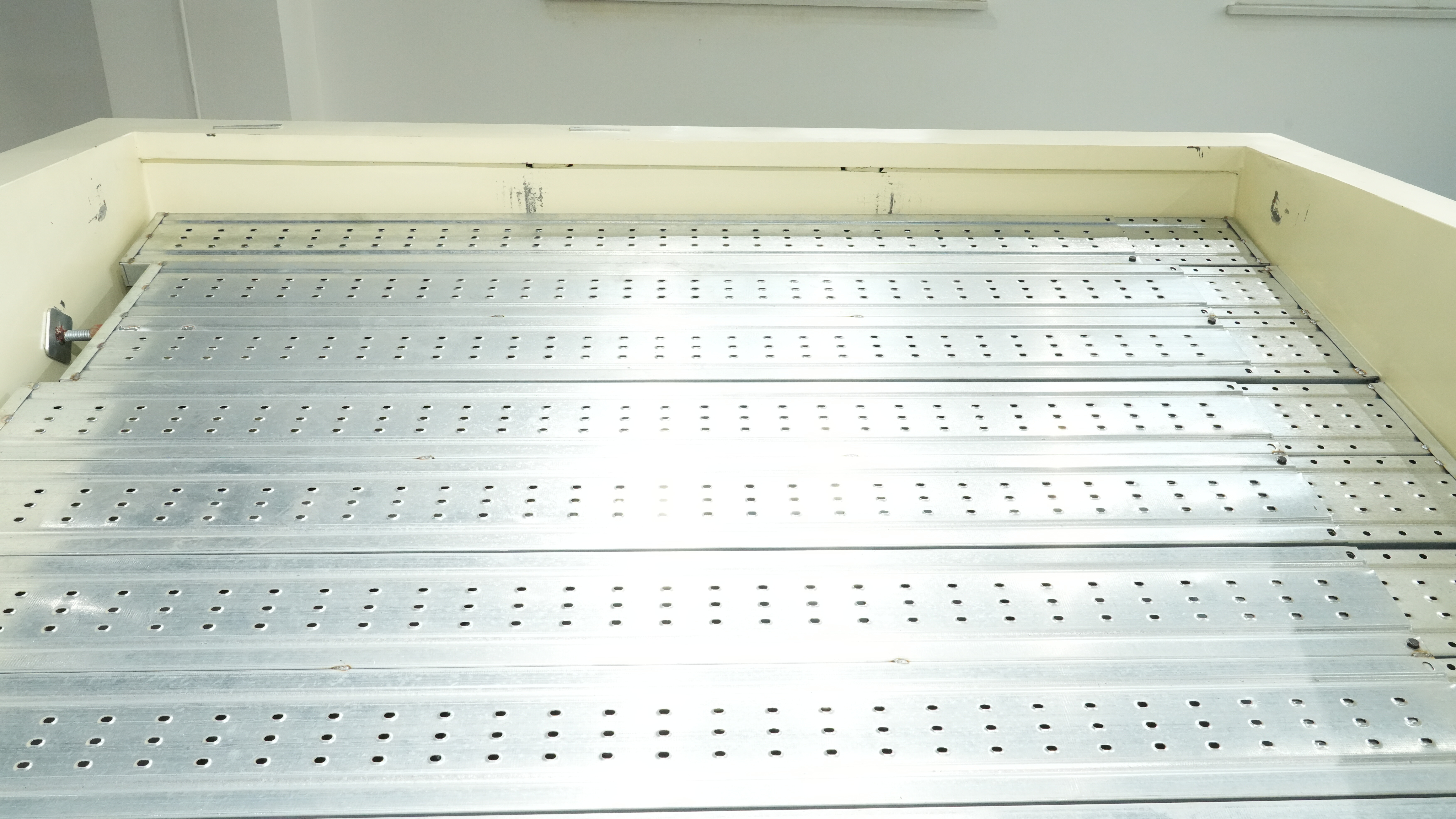 Elevator shaft protection platform