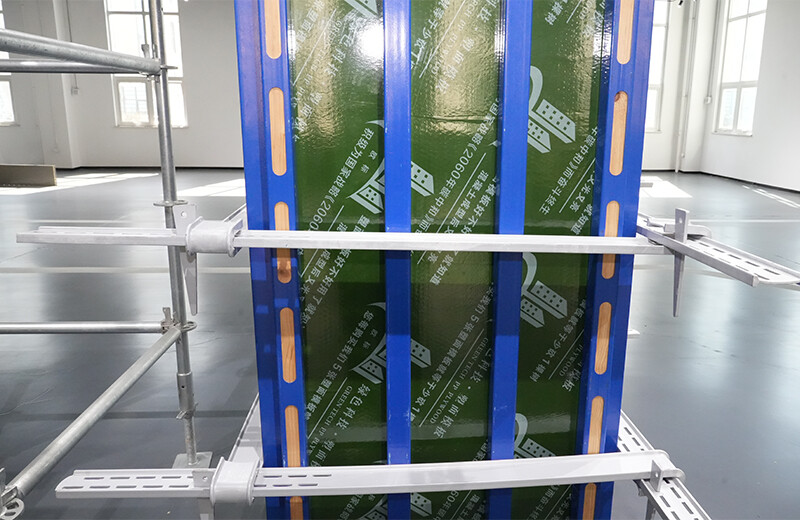 Square column fastener