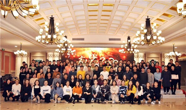 Concentrarnos y dibujar juntos un plano: la actividad de team building 2024 de