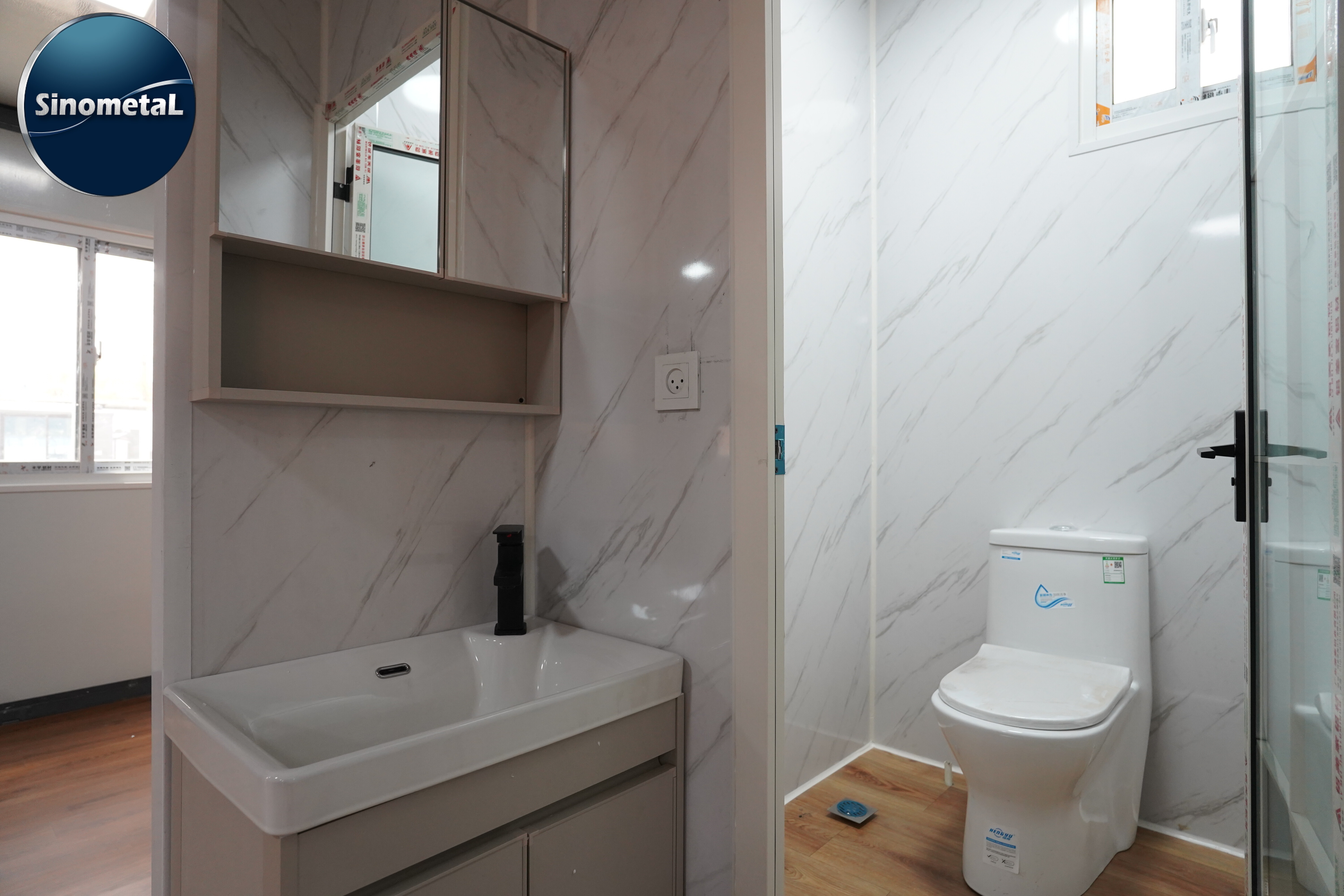 Casa Contenedor Expandible y Plegable de 40 Pies con Alas Duales