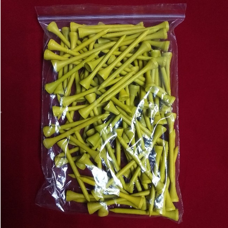 Juego de tees de golf de colores, tees de diferentes tamaños, accesorios para el campo de golf. Juego de tees de golf de colores, tees de diferentes tamaños, accesorios para el campo de golf.