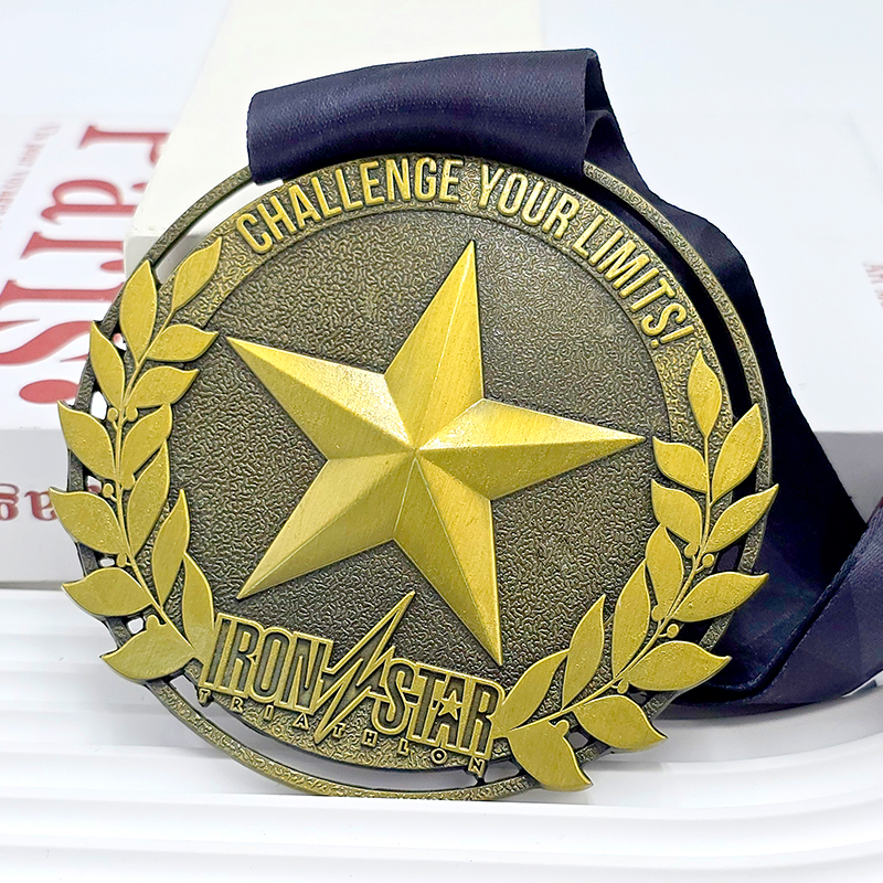 Medalla de relieve tridimensional de estrella de cinco puntas de bronce vintage, medalla conmemorativa de evento de triatlón, medalla de honor metálica hueca