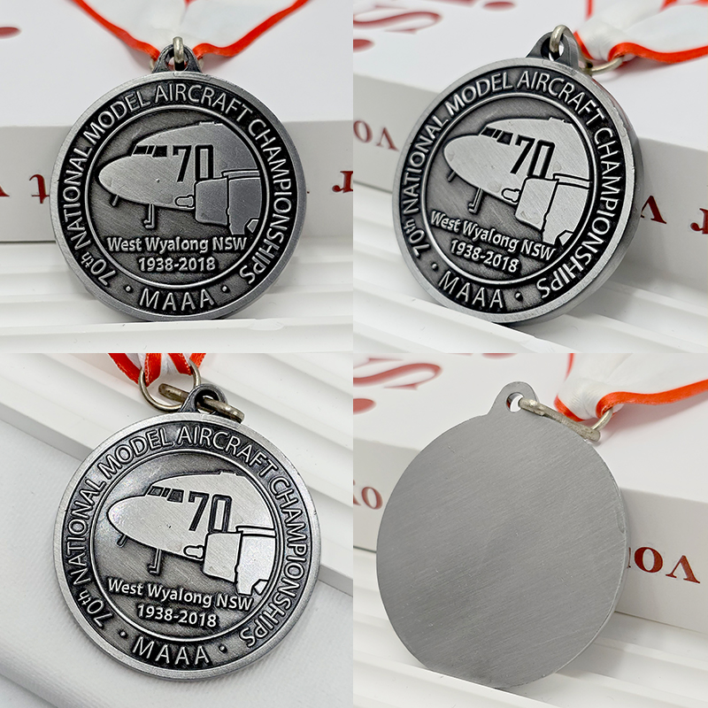 Medalla conmemorativa de avión retro en color gris metalizado para campeonatos de aeromodelismo, medalla coleccionable de competición de aeromodelos metálicos